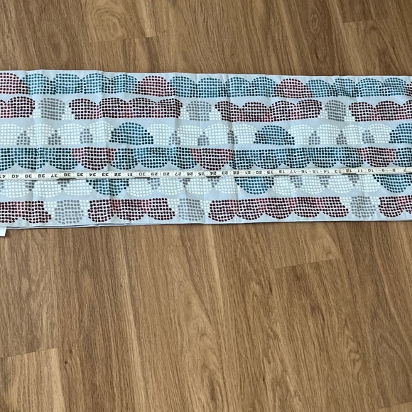 14X90 Crate&Barrel table runner, NWOT, grey with white red and blue pattern - Picture 7 of 7